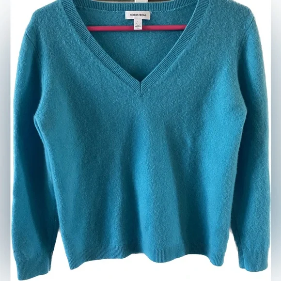 Nordstrom NWOT 100% Cashmere Blue Teal V Neck Sweater Size Large - Picture 10 of 10
